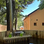 Kincs Es Jurtaszallas 公寓 多博戈科