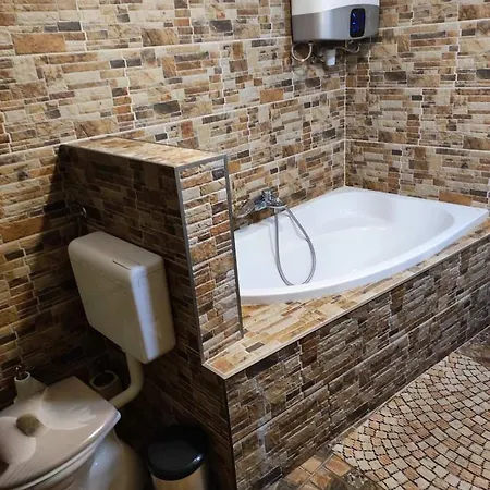 Kincs Es Jurtaszallas Apartment
